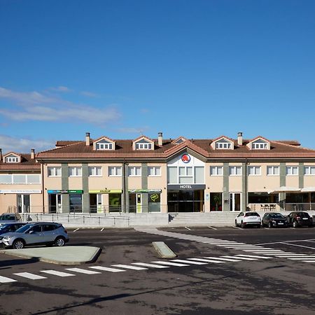 Hotel Arias Aeropuerto Santiago Del Monte エクステリア 写真