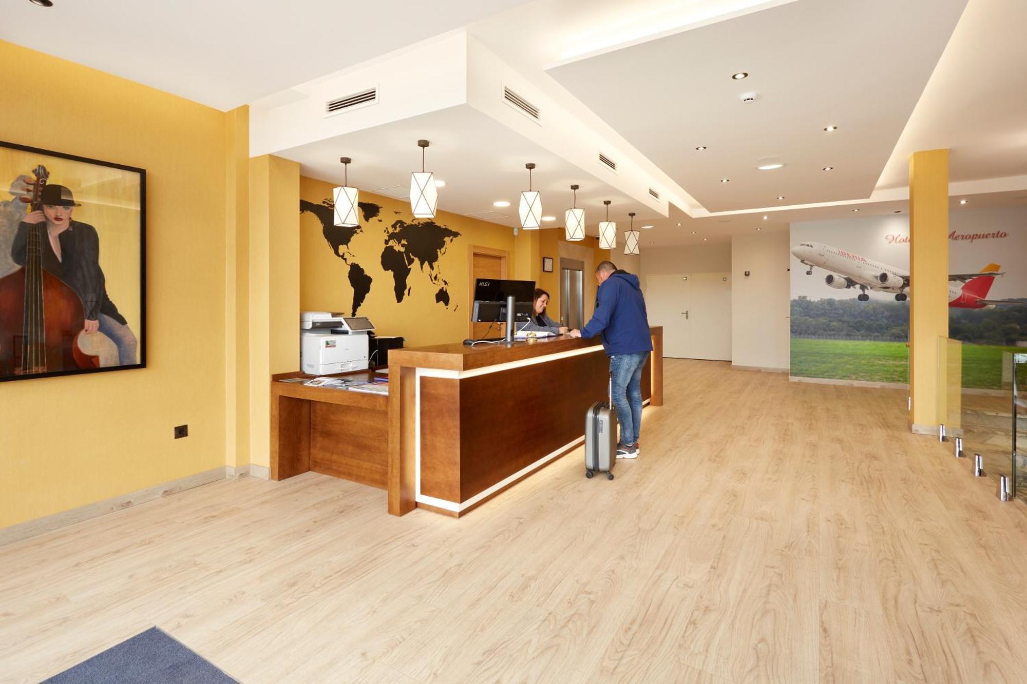 Hotel Arias Aeropuerto Santiago Del Monte エクステリア 写真