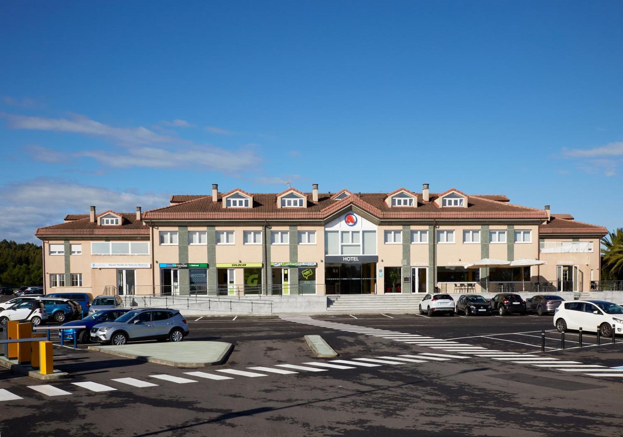 Hotel Arias Aeropuerto Santiago Del Monte エクステリア 写真